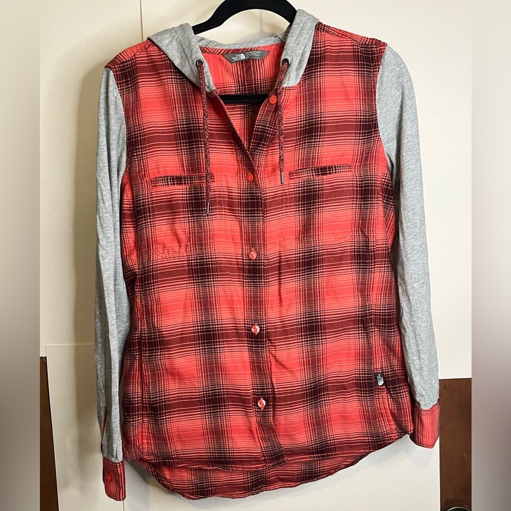 The North Face Women’s Size Small Red & Gray Lightweight Hooded Flannel Shacket